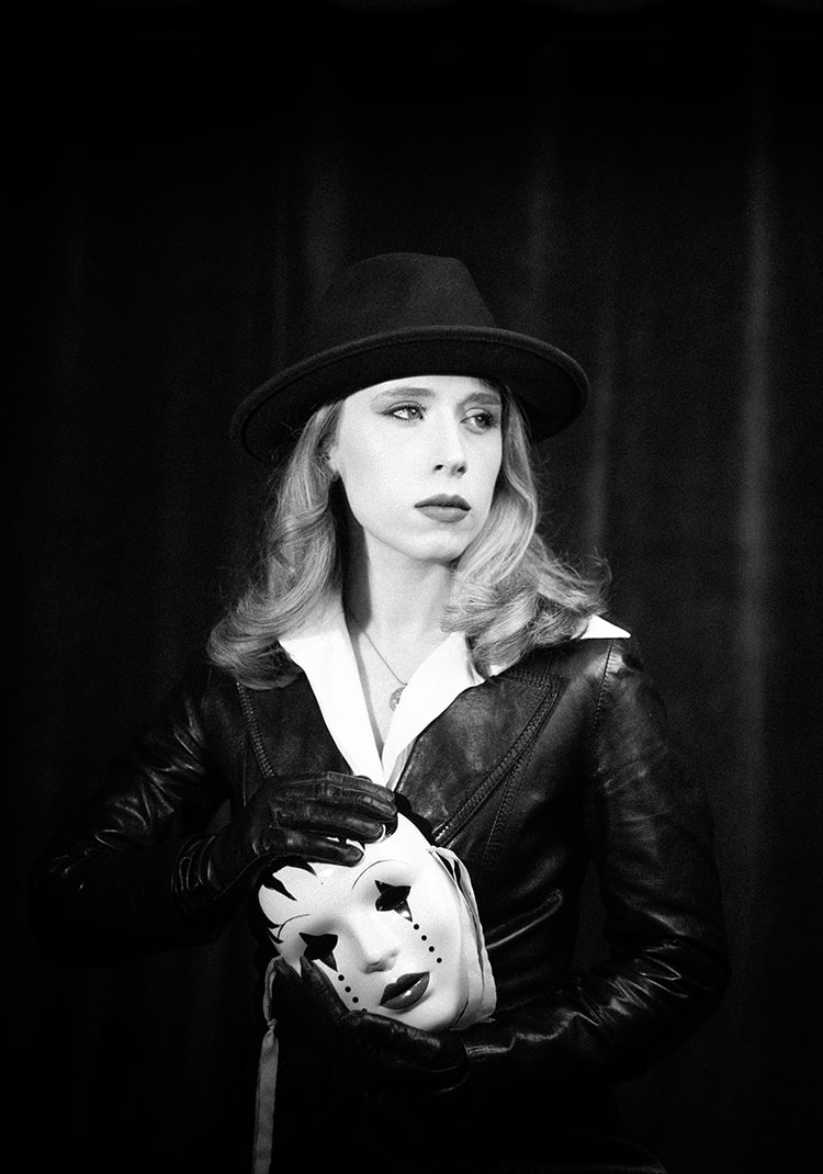 Anana Kaye - Artist Image - Meridian - ECR Music Group